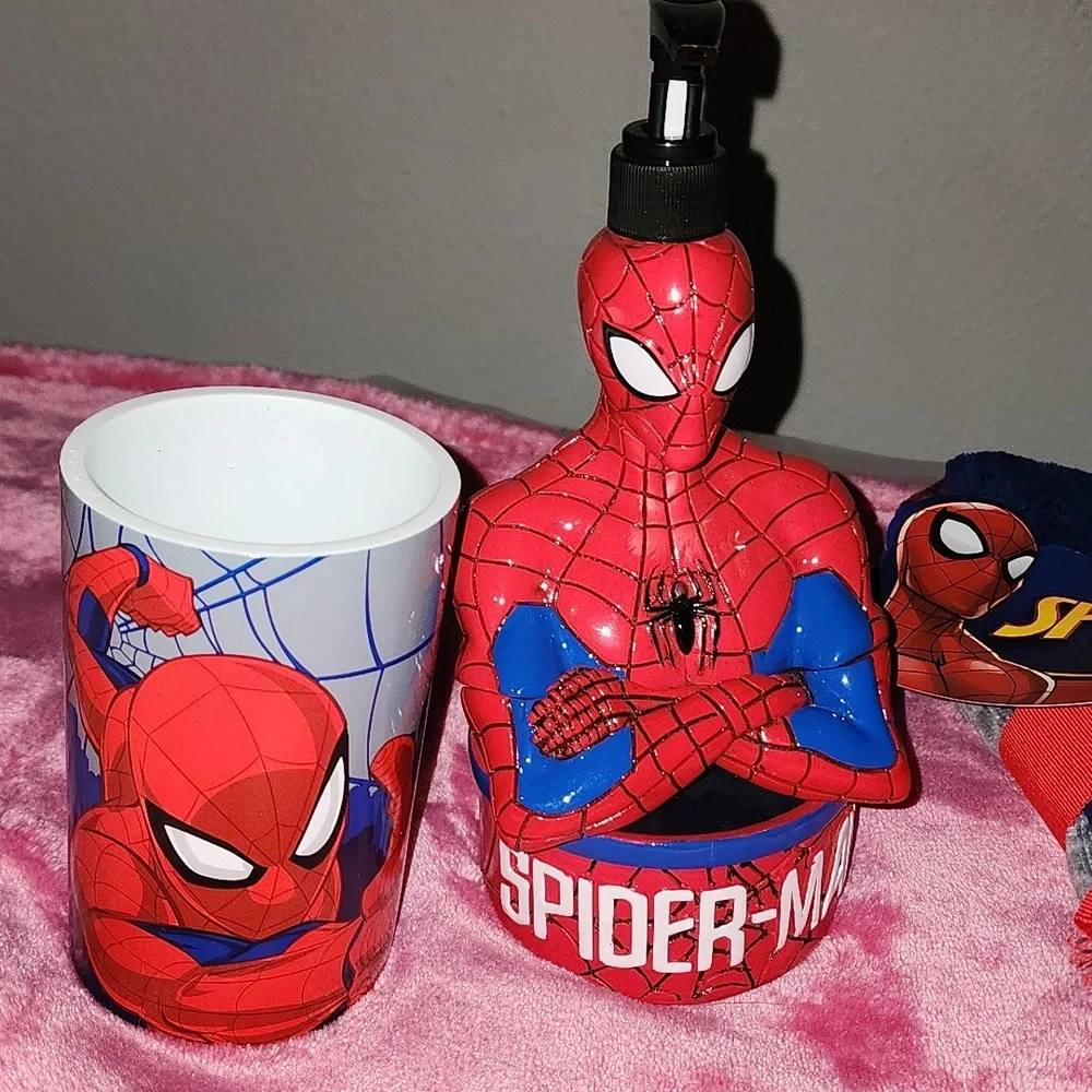 ✨️NWT SPIDERMAN 4PC BATHROOM SET / 2 TOWELS/ CUP/ SOAP HOLDER